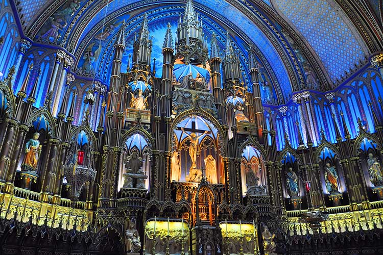 Notre-Dame de Montreal, uma das mais belas igrejas do mundo em nossa opinião. - © Adobe Stock / jiawangkun